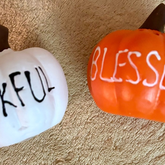 Orange and white ceramic salt and pepper shakers, NIB - Picture 2 of 4